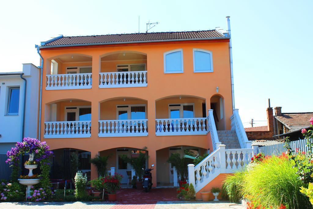 Studio Florida Štúrovo Buitenkant foto