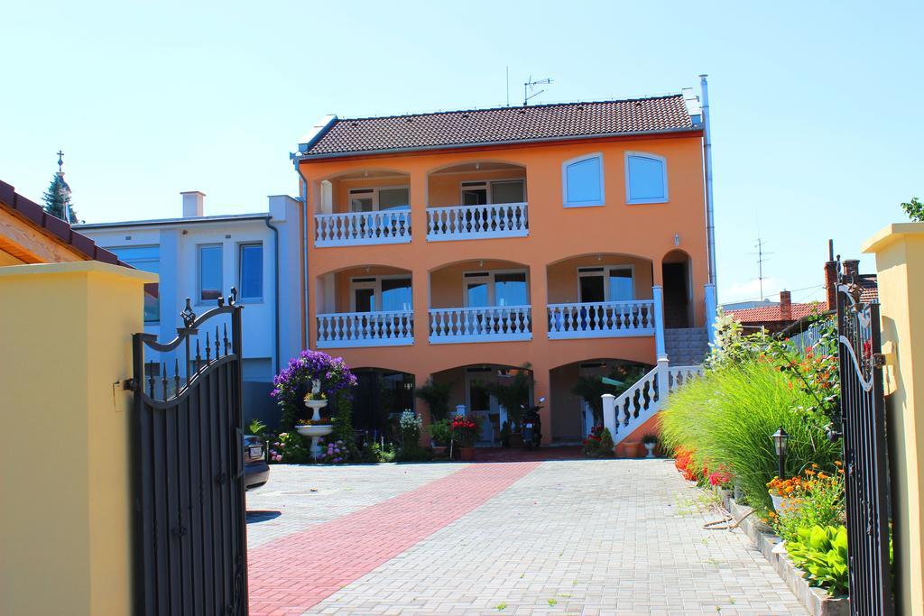 Studio Florida Štúrovo Buitenkant foto